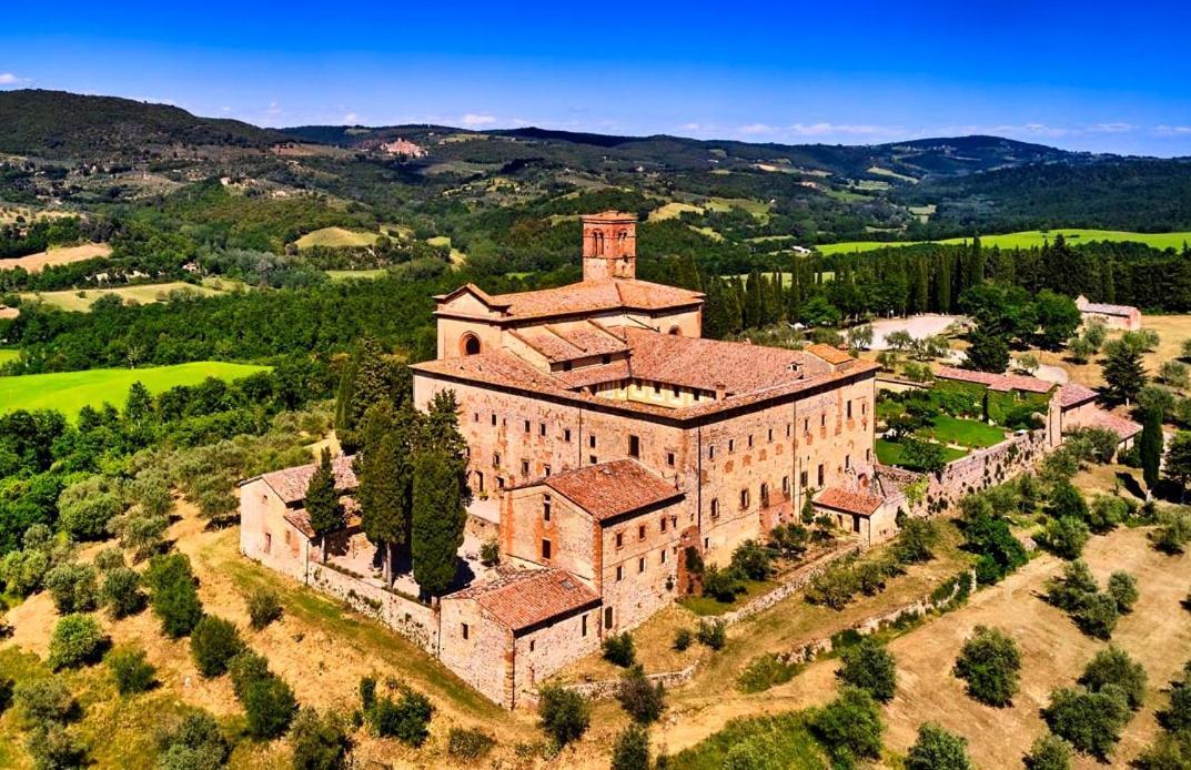 הוילה פיינצה Fattoria Monastero Sant'Anna In Camprena מראה חיצוני תמונה