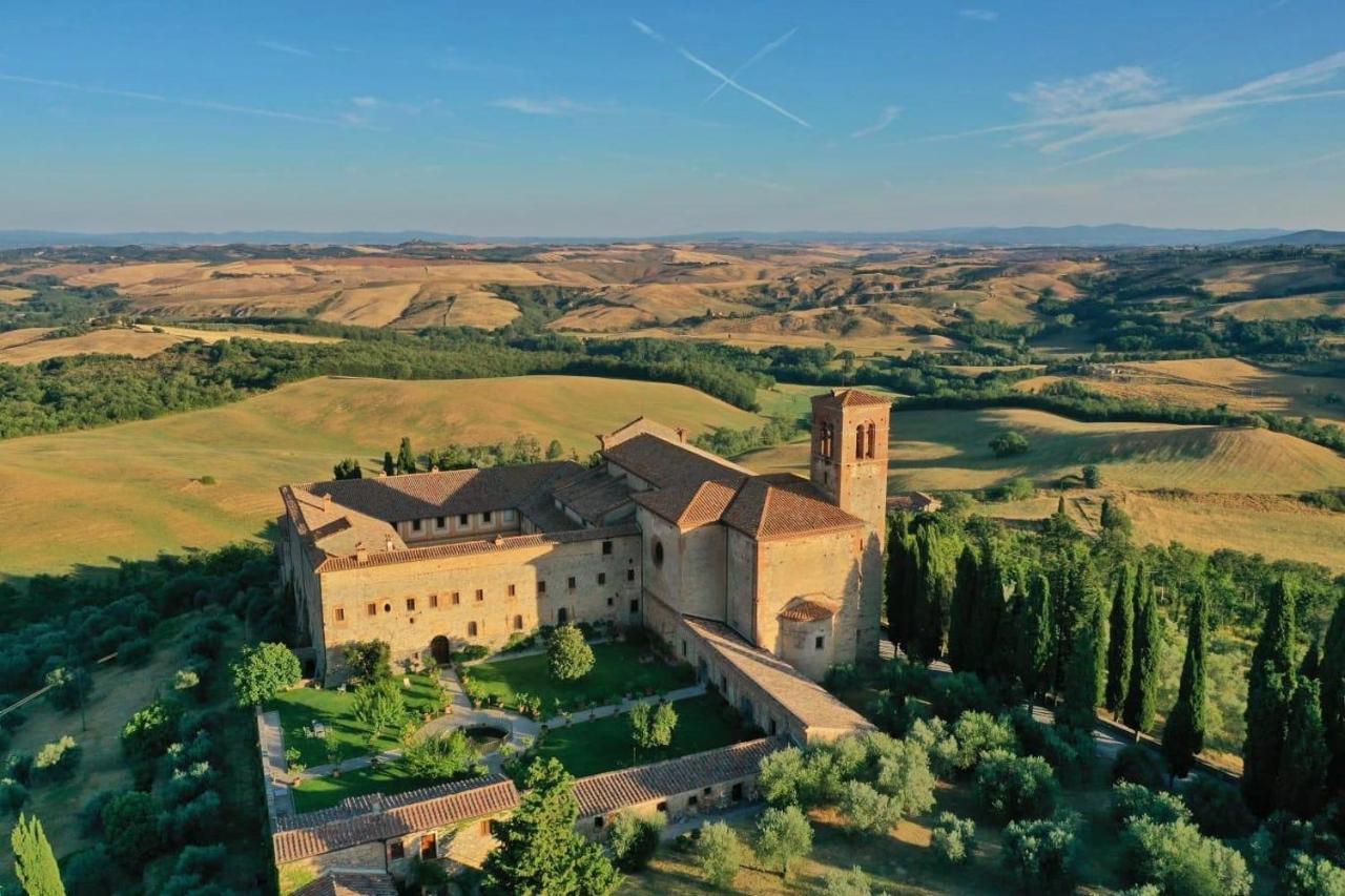 הוילה פיינצה Fattoria Monastero Sant'Anna In Camprena מראה חיצוני תמונה